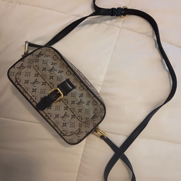 Louis Vuitton Monogram Crossbody Bag - Picture 1 of 4